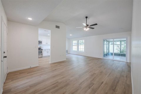 House in Orlando, Florida 3 bedrooms, 113.81 sq.m. № 1787344 - photo 8
