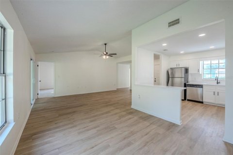 House in Orlando, Florida 3 bedrooms, 113.81 sq.m. № 1787344 - photo 9