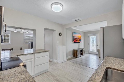 Casa en venta en Saint Petersburg, Florida, 3 dormitorios, 141.95 m2 № 2383685 - foto 4