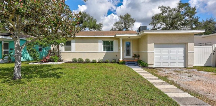 Casa en Saint Petersburg, Florida 3 dormitorios, 141.95 m2 № 2383685
