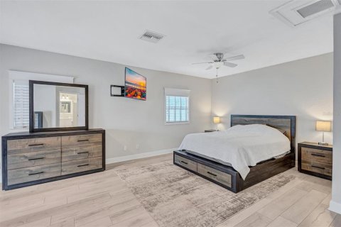 Casa en venta en Saint Petersburg, Florida, 3 dormitorios, 141.95 m2 № 2383685 - foto 13