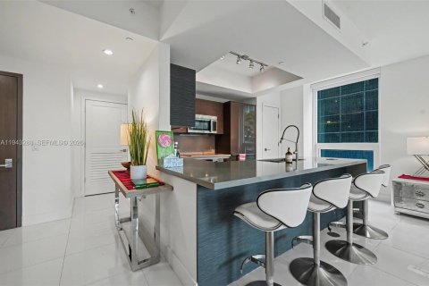 Condo in Miami, Florida, 1 bedroom № 2005321 - photo 10