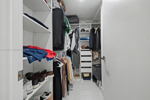 Condo in Miami, Florida, 1 bedroom № 2005321 - photo 16