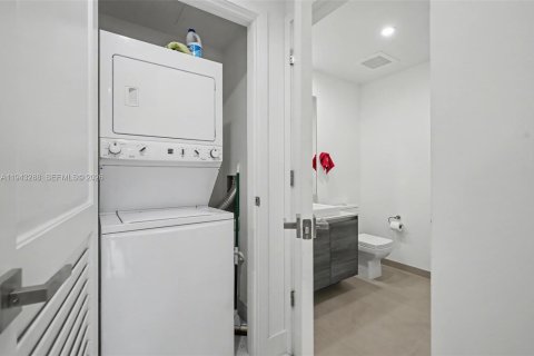 Condo in Miami, Florida, 1 bedroom № 2005321 - photo 22