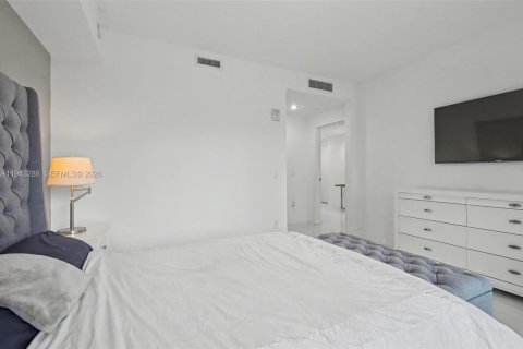 Condo in Miami, Florida, 1 bedroom № 2005321 - photo 17