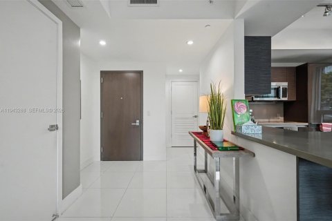Condo in Miami, Florida, 1 bedroom № 2005321 - photo 11
