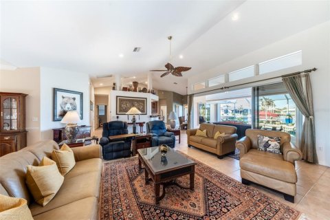 Villa ou maison à louer à Punta Gorda, Floride: 3 chambres, 252.14 m2 № 1554322 - photo 12