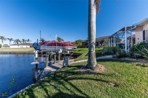 Villa ou maison à louer à Punta Gorda, Floride: 3 chambres, 252.14 m2 № 1554322 - photo 2