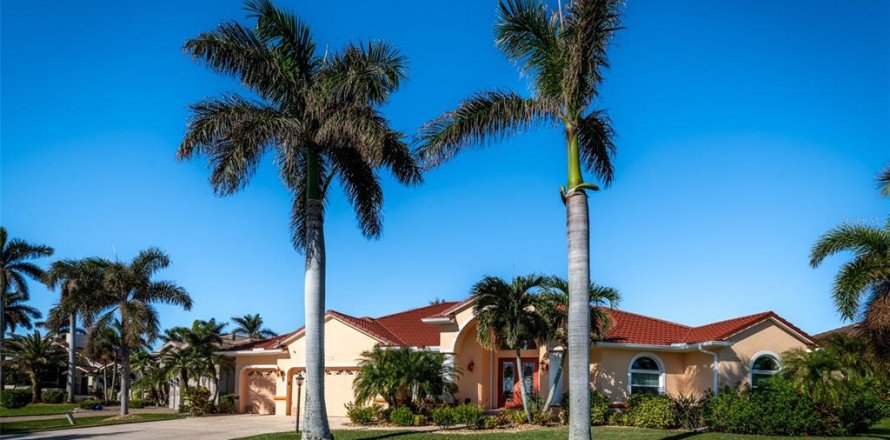 Casa en Punta Gorda, Florida 3 dormitorios, 252.14 m2 № 1554322