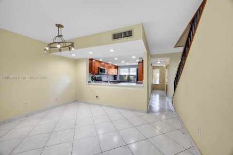 Купить кондоминиум в Дорал, Флорида 2 спальни, 129.32м2, № 1750410 - фото 10