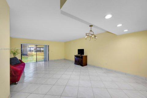 Купить кондоминиум в Дорал, Флорида 2 спальни, 129.32м2, № 1750410 - фото 8