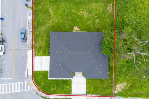 Casa en alquiler en Miami, Florida, 4 dormitorios, 152.73 m2 № 1966290 - foto 8