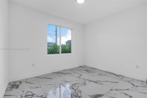 Casa en alquiler en Miami, Florida, 4 dormitorios, 152.73 m2 № 1966290 - foto 27