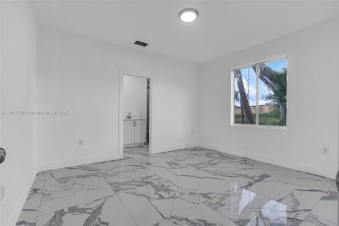 Casa en alquiler en Miami, Florida, 4 dormitorios, 152.73 m2 № 1966290 - foto 26