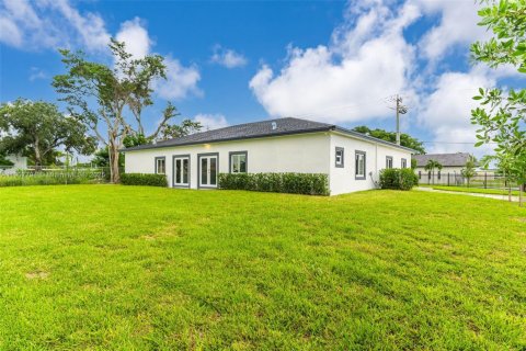 Casa en alquiler en Miami, Florida, 4 dormitorios, 152.73 m2 № 1966290 - foto 4