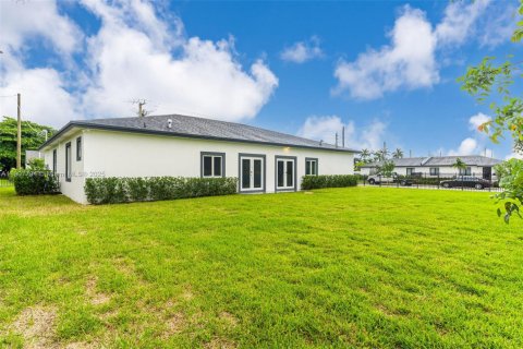 Casa en alquiler en Miami, Florida, 4 dormitorios, 152.73 m2 № 1966290 - foto 3