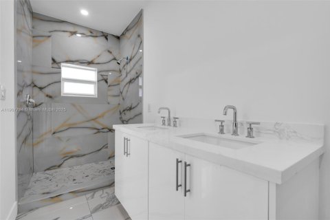 Casa en alquiler en Miami, Florida, 4 dormitorios, 152.73 m2 № 1966290 - foto 21