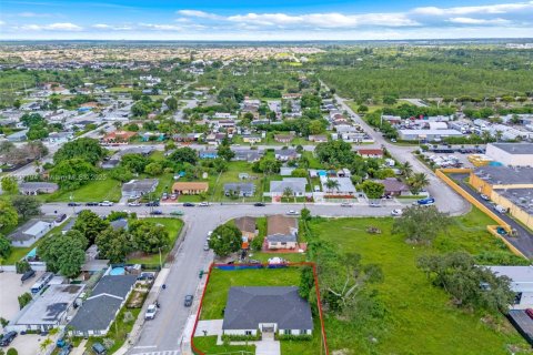 Casa en alquiler en Miami, Florida, 4 dormitorios, 152.73 m2 № 1966290 - foto 9