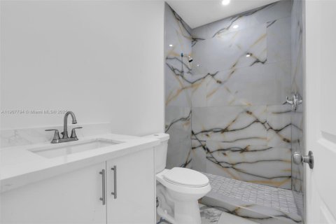 Casa en alquiler en Miami, Florida, 4 dormitorios, 152.73 m2 № 1966290 - foto 28