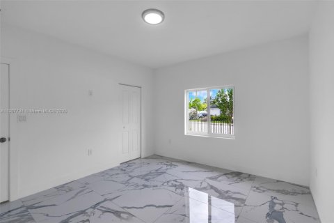 Casa en alquiler en Miami, Florida, 4 dormitorios, 152.73 m2 № 1966290 - foto 19