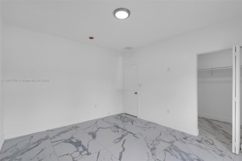 Casa en alquiler en Miami, Florida, 4 dormitorios, 152.73 m2 № 1966290 - foto 20
