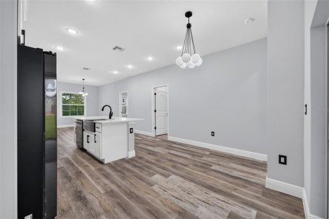 House in Poinciana, Florida 4 bedrooms, 158.86 sq.m. № 2220403 - photo 18
