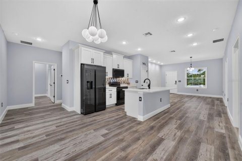 House in Poinciana, Florida 4 bedrooms, 158.86 sq.m. № 2220403 - photo 17