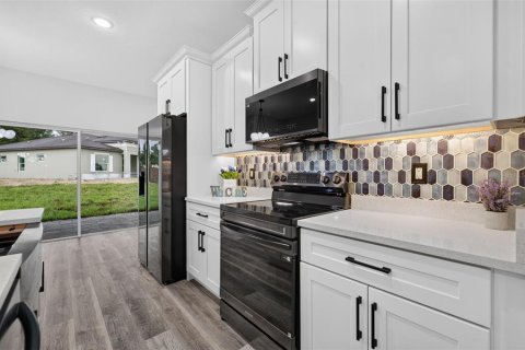 House in Poinciana, Florida 4 bedrooms, 158.86 sq.m. № 2220403 - photo 12