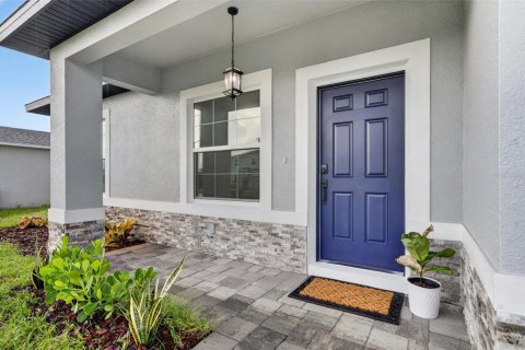House in Poinciana, Florida 4 bedrooms, 158.86 sq.m. № 2220403 - photo 4