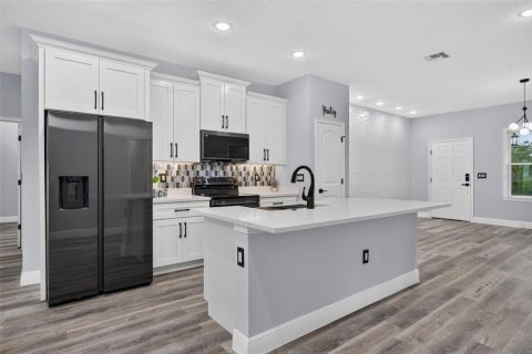House in Poinciana, Florida 4 bedrooms, 158.86 sq.m. № 2220403 - photo 9