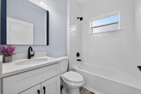House in Poinciana, Florida 4 bedrooms, 158.86 sq.m. № 2220403 - photo 27