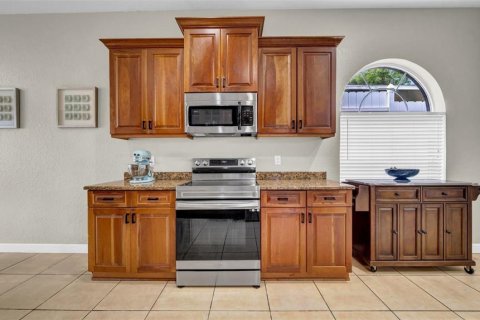 House in Largo, Florida 4 bedrooms, 225.94 sq.m. № 1680100 - photo 16