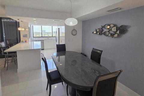 Copropriété à louer à Pompano Beach, Floride: 2 chambres, 145.86 m2 № 2242734 - photo 11