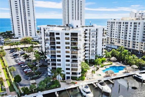 Condo à Pompano Beach, Floride, 2 chambres  № 2242734