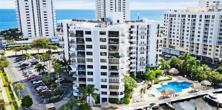 Condo à Pompano Beach, Floride, 2 chambres № 2242734