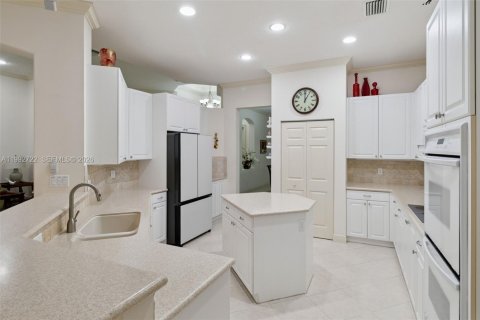 House in Jupiter, Florida 4 bedrooms, 283.35 sq.m. № 2055784 - photo 11