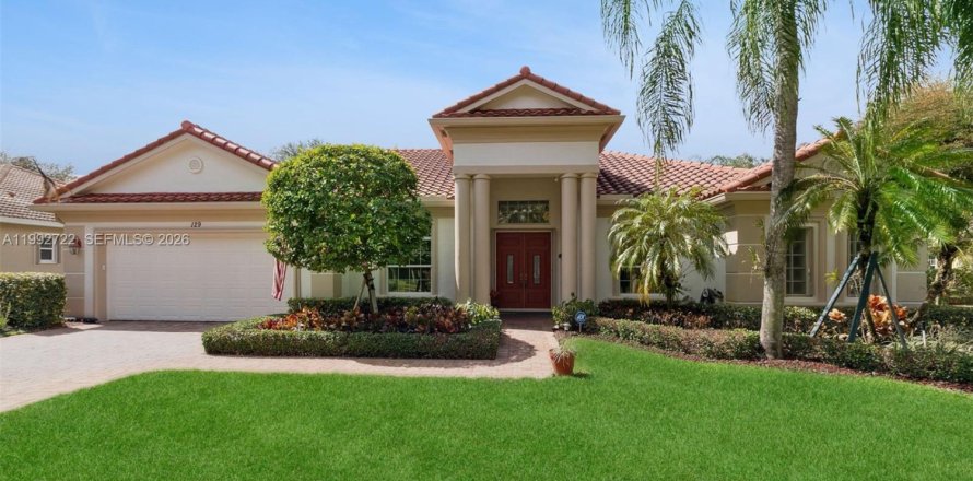 House in Jupiter, Florida 4 bedrooms, 283.35 sq.m. № 2055784