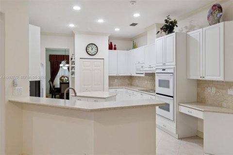 House in Jupiter, Florida 4 bedrooms, 283.35 sq.m. № 2055784 - photo 13