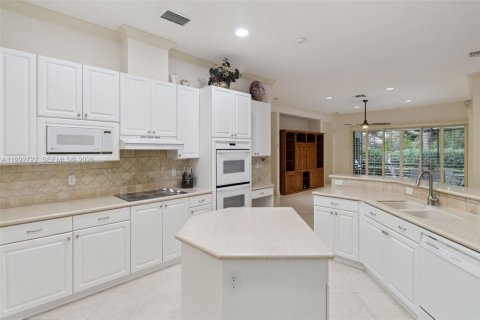 House in Jupiter, Florida 4 bedrooms, 283.35 sq.m. № 2055784 - photo 10