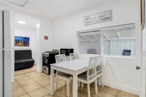 House in Miami, Florida 3 bedrooms, 170.85 sq.m. № 1814631 - photo 4