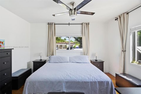 House in Miami, Florida 3 bedrooms, 170.85 sq.m. № 1814631 - photo 20