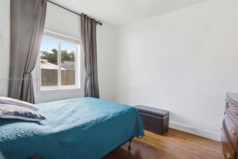 House in Miami, Florida 3 bedrooms, 170.85 sq.m. № 1814631 - photo 22