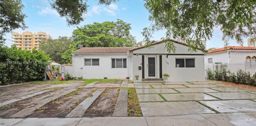 House in Miami, Florida 3 bedrooms, 170.85 sq.m. № 1814631