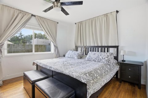 House in Miami, Florida 3 bedrooms, 170.85 sq.m. № 1814631 - photo 17