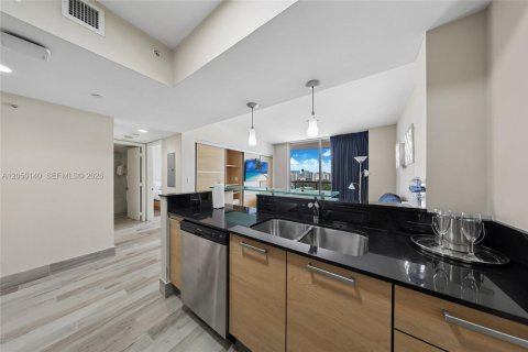 Condo in Sunny Isles Beach, Florida, 1 bedroom № 2268896 - photo 6