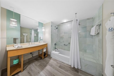Condo in Sunny Isles Beach, Florida, 1 bedroom № 2268896 - photo 11