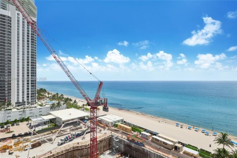 Condo in Sunny Isles Beach, Florida, 1 bedroom № 2268896 - photo 17
