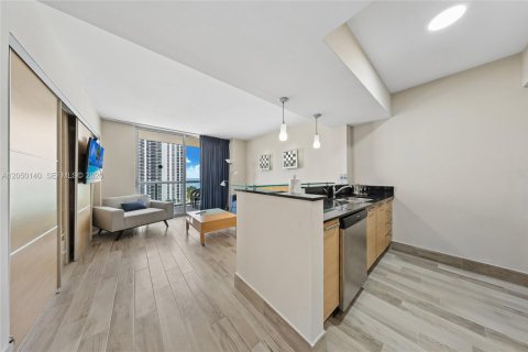 Condo in Sunny Isles Beach, Florida, 1 bedroom № 2268896 - photo 5