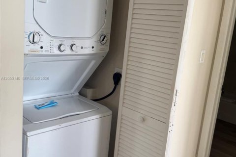 Condo in Sunny Isles Beach, Florida, 1 bedroom № 2268896 - photo 14