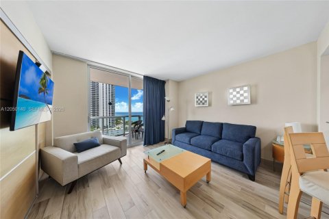 Condo in Sunny Isles Beach, Florida, 1 bedroom № 2268896 - photo 3